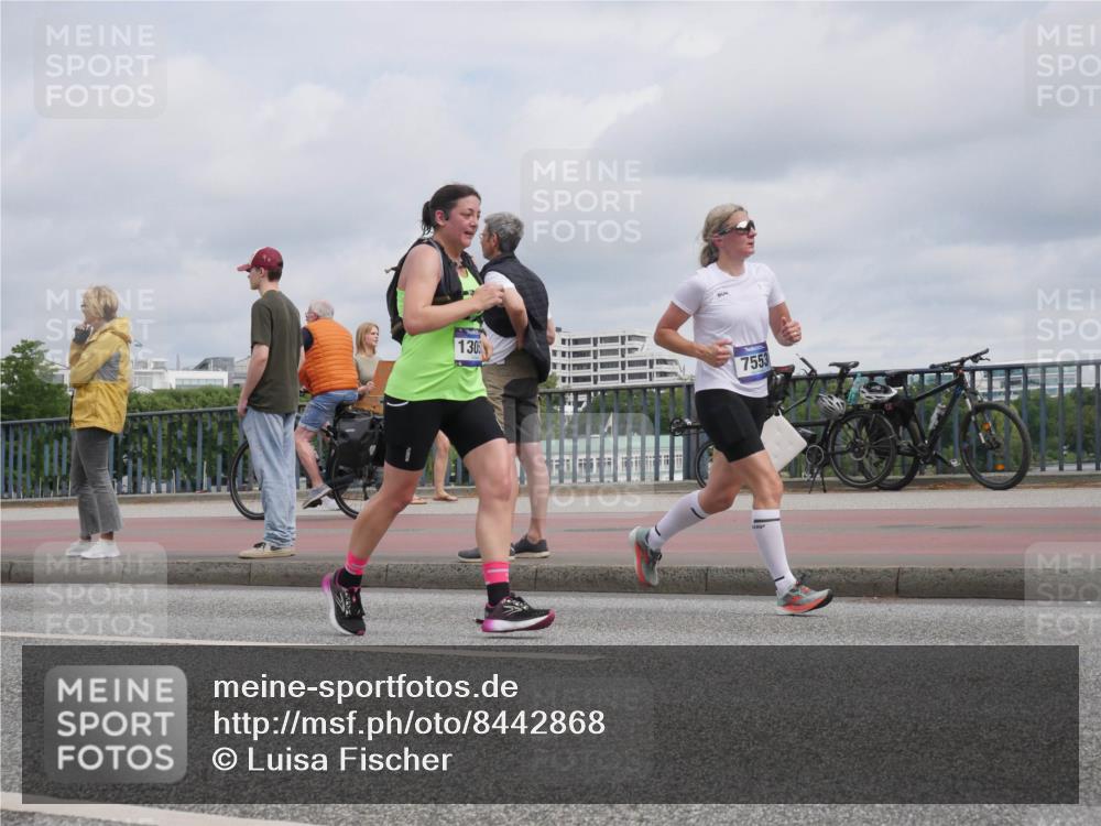29.06.2025 - hella hamburg halbmarathon Luisa Fischer http://msf.ph/oto/8442868 29.06.2025 10:24:30 Kennedybrücke 1300, 7553, 2635, 2956, 4786, 5373, 5395, 7553, 7781, 8095, 9108, 9624, 10874 meine-sportfotos.de