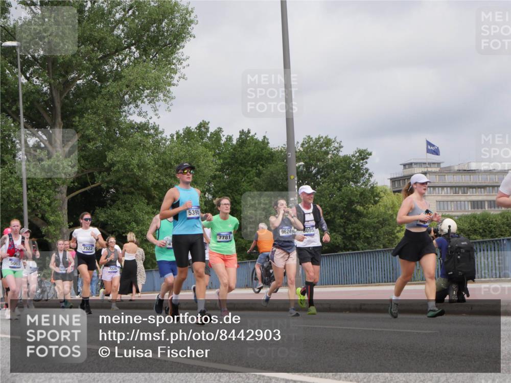 29.06.2025 - hella hamburg halbmarathon Luisa Fischer http://msf.ph/oto/8442903 29.06.2025 10:24:35 Kennedybrücke 5061, 7522, 7228, 5395, 7781, 9624, 095, 2271, 2635, 3122, 3817, 4786, 5061, 5395, 5957, 7228, 7522, 7781, 8095, 9624, 10874 meine-sportfotos.de