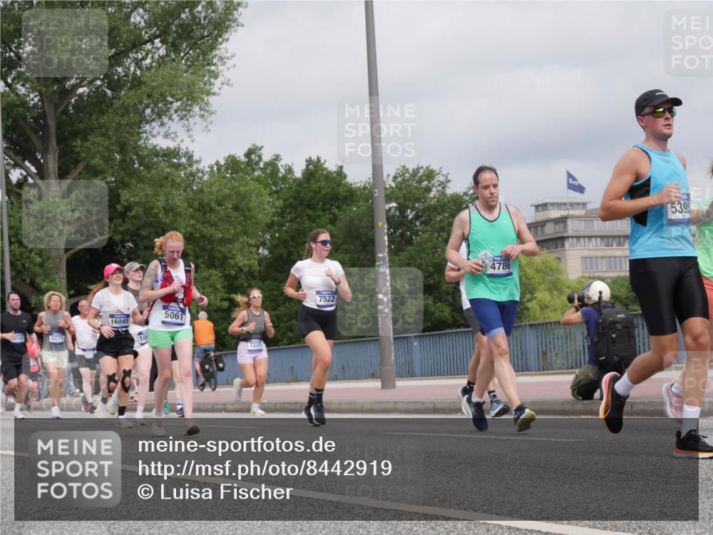 29.06.2025 - hella hamburg halbmarathon Luisa Fischer http://msf.ph/oto/8442919 29.06.2025 10:24:38 Kennedybrücke 107, 2271, 16045, 108, 5061, 7228, 7522, 4786, 5395, 1401, 2271, 2635, 3122, 3817, 4786, 5061, 5395, 5493, 5957, 6086, 7228, 7522, 7781, 8095, 9499, 9624, 10874 meine-sportfotos.de