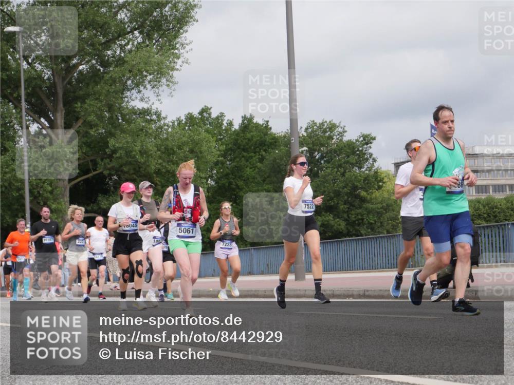 29.06.2025 - hella hamburg halbmarathon Luisa Fischer http://msf.ph/oto/8442929 29.06.2025 10:24:38 Kennedybrücke 16107, 2271, 18170, 045, 10, 99, 5061, 7228, 7522, 1401, 2271, 2635, 3122, 3817, 4786, 5061, 5395, 5493, 5957, 6086, 7228, 7522, 7781, 8095, 9499, 9624, 10874 meine-sportfotos.de