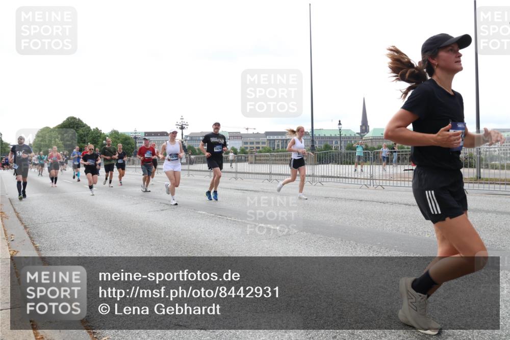 29.06.2025 - hella hamburg halbmarathon Lena Gebhardt http://msf.ph/oto/8442931 29.06.2025 10:29:38 Lombardsbrücke 18299, 1829, 1063, 1230, 1661, 1694, 2302, 2699, 3179, 3311, 3524, 4349, 4373, 4395, 4580, 5350, 6285, 6345, 6725, 7449, 7517, 7832, 8048, 8388, 8812, 9095, 9714, 9937, 10198, 10322, 10641, 10808, 10996, 11249, 11269, 11376, 11444, 11634, 11792, 11803, 11989, 12086, 12216, 12227, 12305, 12404, 12958, 13031, 13090, 13382, 13810, 14644, 15266, 15952, 15955, 16306, 16659, 16662, 16673, 16676, 17496, 17945, 18298, 18299, 18385, 18414 meine-sportfotos.de