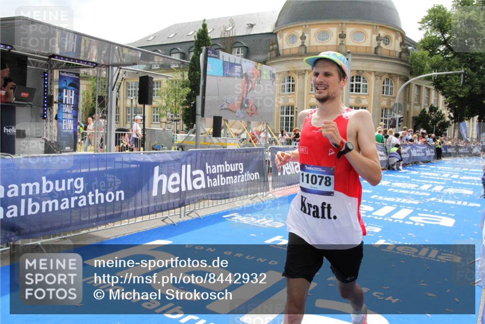29.06.2025 - hella hamburg halbmarathon Michael Strokosch http://msf.ph/oto/8442932 29.06.2025 10:25:11 Ziel 8376, 11078, 13913, 15483 meine-sportfotos.de