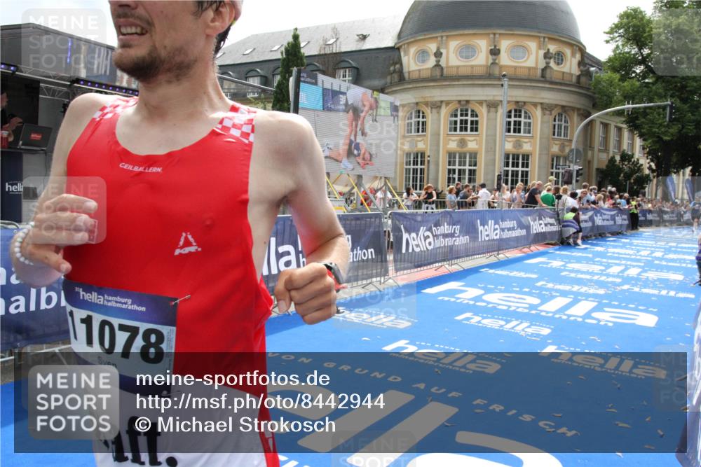 29.06.2025 - hella hamburg halbmarathon Michael Strokosch http://msf.ph/oto/8442944 29.06.2025 10:25:11 Ziel 8376, 11078, 13913, 15483 meine-sportfotos.de
