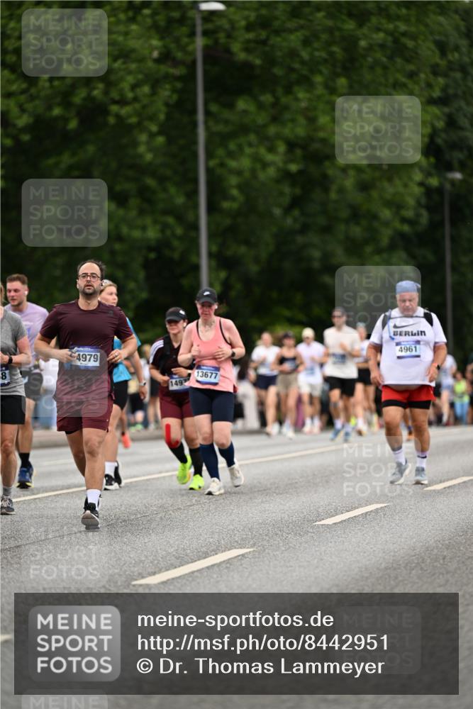 29.06.2025 - hella hamburg halbmarathon Dr. Thomas Lammeyer http://msf.ph/oto/8442951 29.06.2025 10:57:28 Kennedybrücke 2291, 2420, 2983, 4595, 6135, 6604, 7032, 7039, 7511, 7690, 9368, 10080, 10417, 10490, 10568, 10879, 10981, 11268 meine-sportfotos.de