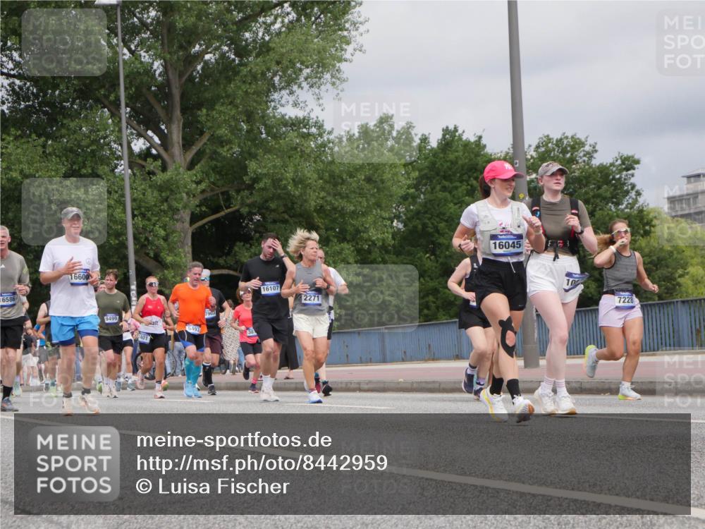 29.06.2025 - hella hamburg halbmarathon Luisa Fischer http://msf.ph/oto/8442959 29.06.2025 10:24:40 Kennedybrücke 16586, 16600, 9499, 401, 5493, 7903, 16107, 2271, 16045, 7228, 1401, 2271, 3122, 3817, 4697, 4786, 5061, 5395, 5493, 5957, 6086, 7228, 7522, 7781, 8095, 8286, 9499, 9624, 10374, 10874 meine-sportfotos.de