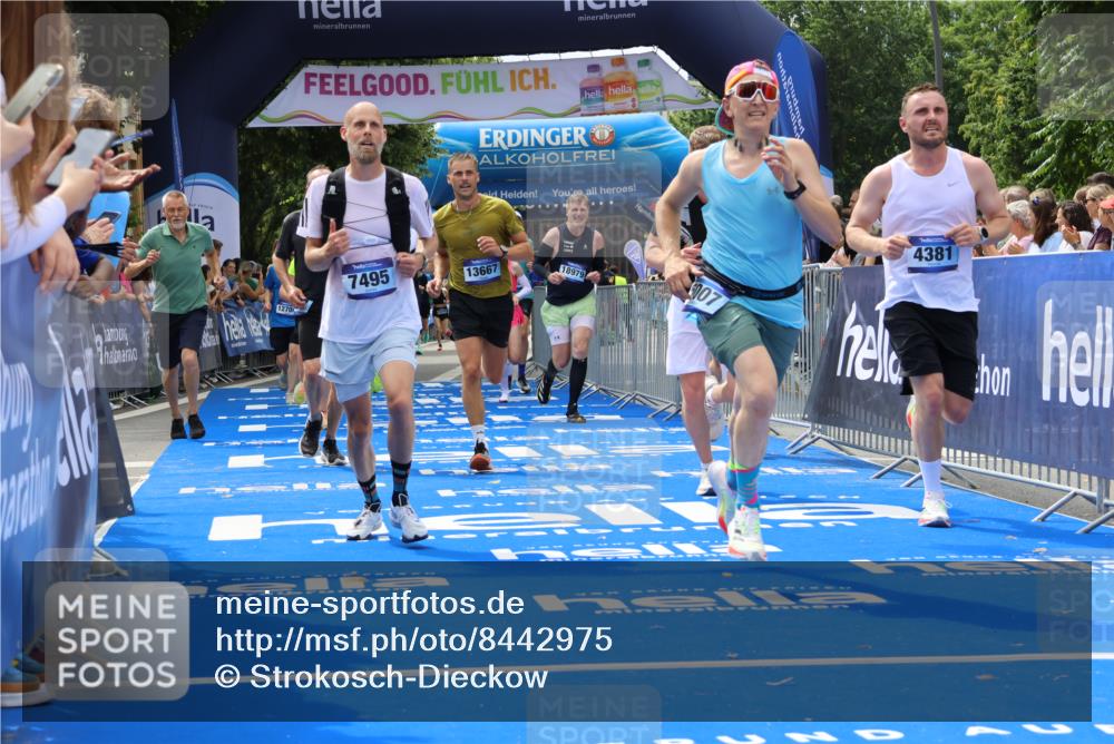 29.06.2025 - hella hamburg halbmarathon Strokosch-Dieckow http://msf.ph/oto/8442975 29.06.2025 10:40:09 Ziel 2826, 3547, 4381, 5007, 5409, 5410, 5508, 5803, 5916, 7495, 8465, 8933, 10968, 11731, 12091, 12704, 13514, 13667, 14699, 15424, 17973, 18614, 18979 meine-sportfotos.de