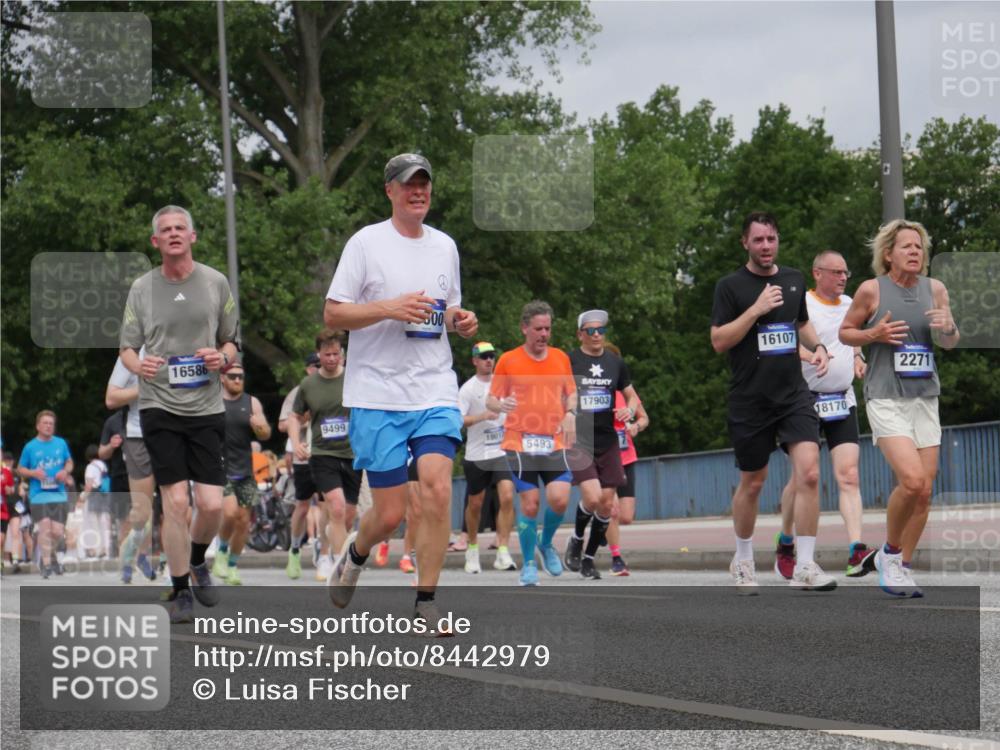29.06.2025 - hella hamburg halbmarathon Luisa Fischer http://msf.ph/oto/8442979 29.06.2025 10:24:42 Kennedybrücke 16586, 9499, 600, 19012, 5493, 17903, 16107, 18170, 2271, 1401, 2271, 3122, 3770, 3817, 4697, 4786, 5061, 5122, 5395, 5493, 5957, 6086, 7228, 7522, 8095, 8286, 9369, 9499, 9532, 10374, 10874 meine-sportfotos.de