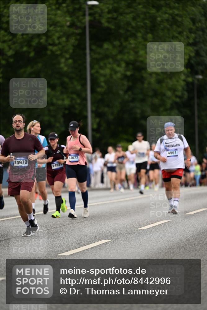 29.06.2025 - hella hamburg halbmarathon Dr. Thomas Lammeyer http://msf.ph/oto/8442996 29.06.2025 10:57:29 Kennedybrücke 2291, 2420, 2983, 4595, 6604, 7032, 7039, 7511, 7690, 9368, 10080, 10417, 10490, 10568, 10879, 10981, 11268 meine-sportfotos.de
