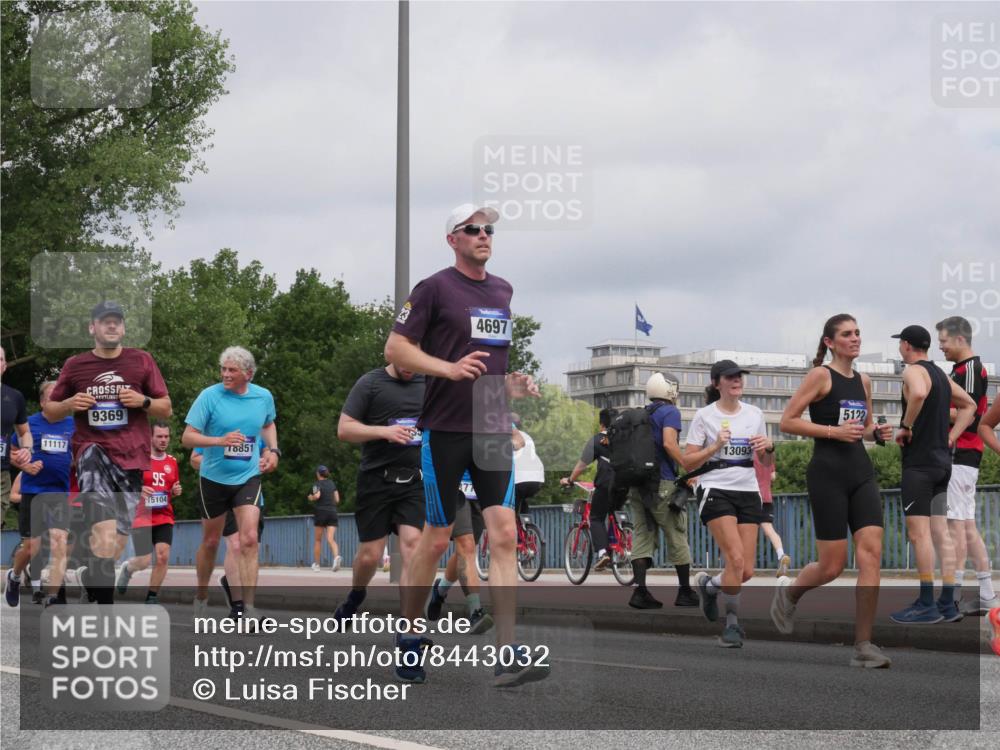 29.06.2025 - hella hamburg halbmarathon Luisa Fischer http://msf.ph/oto/8443032 29.06.2025 10:24:49 Kennedybrücke 11117, 9369, 95, 15104, 10351, 4697, 13093, 5122, 1072, 1191, 1250, 1401, 2315, 2353, 2815, 3606, 3770, 4697, 5122, 5493, 5759, 6086, 7075, 8286, 9369, 9499, 9532, 10019, 10125, 10374 meine-sportfotos.de