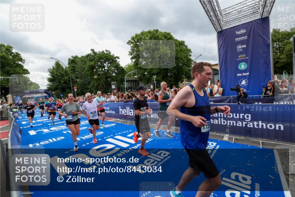 29.06.2025 - hella hamburg halbmarathon Zöllner http://msf.ph/oto/8443034 29.06.2025 10:56:45 Ziel 4152, 6416, 6759, 7037, 7646, 8311, 8744, 8825, 8996, 9488, 11083, 11870, 14369, 14461, 15134, 15145, 15431, 15712, 16043, 16121, 17259, 18340, 18634, 18899 meine-sportfotos.de