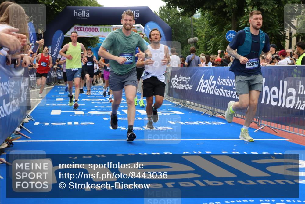 29.06.2025 - hella hamburg halbmarathon Strokosch-Dieckow http://msf.ph/oto/8443036 29.06.2025 10:49:24 Ziel 1342, 1476, 2592, 2596, 2878, 4183, 4185, 6158, 8437, 8689, 8813, 10189, 11339, 11779, 11819, 12094, 12670, 13269, 14526, 14838, 15422, 15784, 15857, 15894, 15966, 16891, 18476, 18887, 18960 meine-sportfotos.de