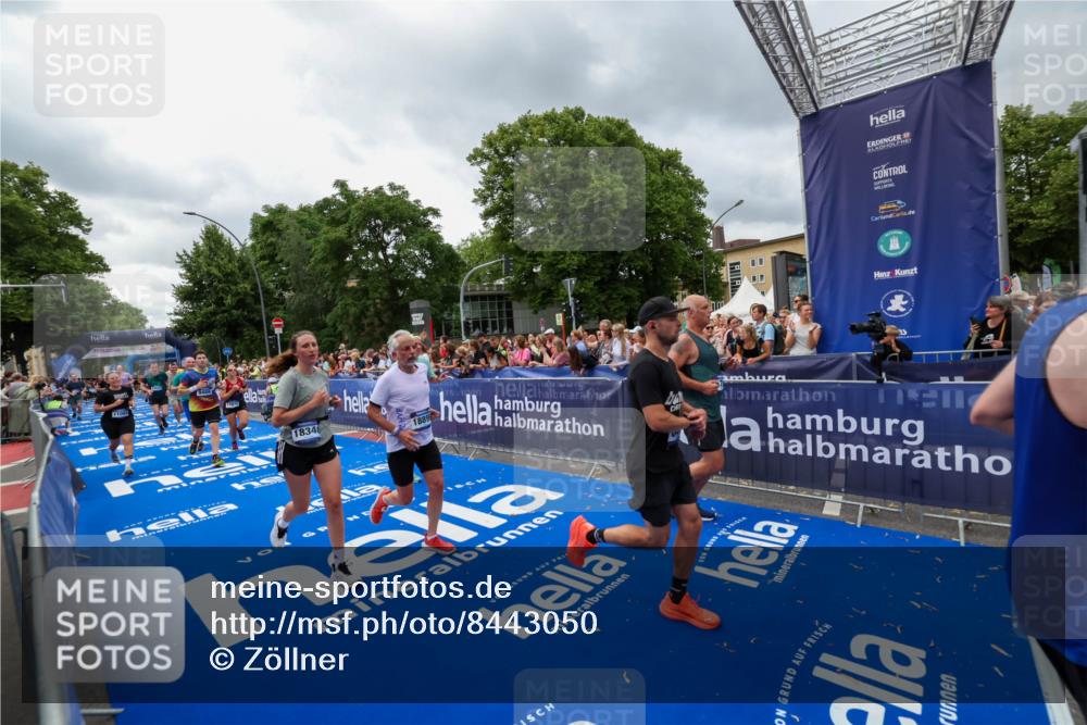 29.06.2025 - hella hamburg halbmarathon Zöllner http://msf.ph/oto/8443050 29.06.2025 10:56:46 Ziel 3836, 4152, 6416, 6759, 7646, 8744, 8825, 8996, 9488, 11083, 11870, 14369, 14461, 15134, 15431, 15712, 16043, 16121, 17133, 17259, 18340, 18634, 18899 meine-sportfotos.de