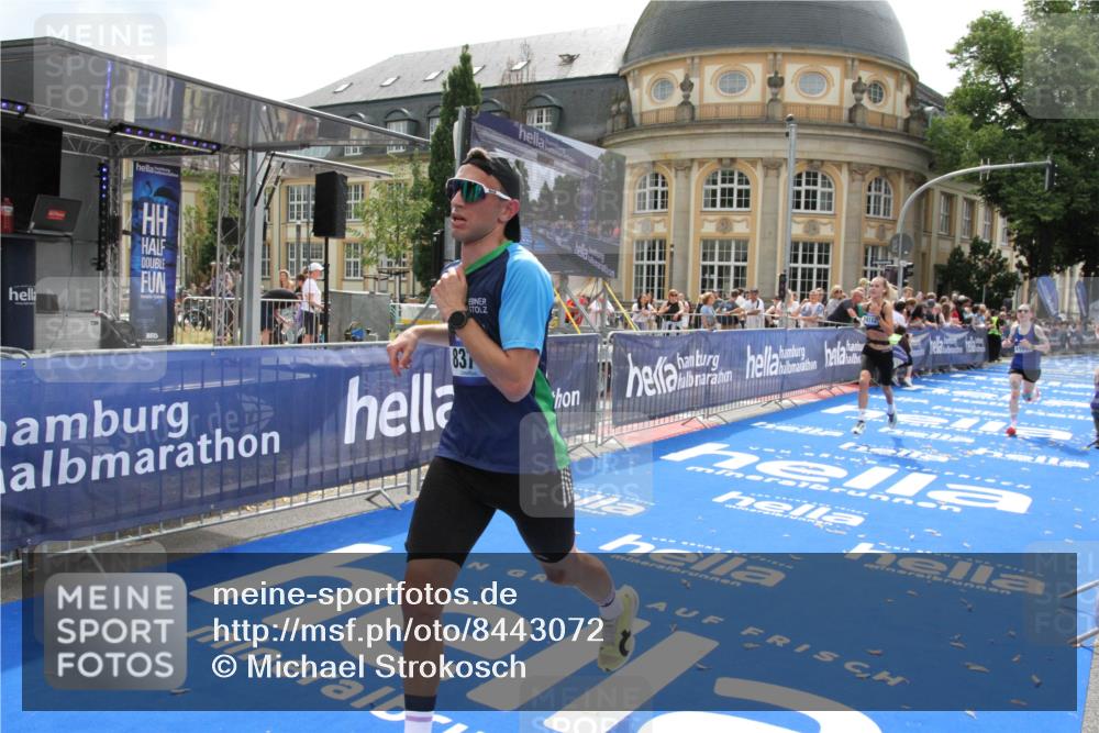 29.06.2025 - hella hamburg halbmarathon Michael Strokosch http://msf.ph/oto/8443072 29.06.2025 10:25:17 Ziel 8376, 11994, 13913, 14113, 16484 meine-sportfotos.de