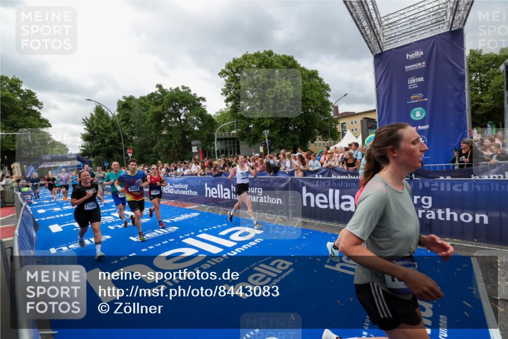 29.06.2025 - hella hamburg halbmarathon Zöllner http://msf.ph/oto/8443083 29.06.2025 10:56:47 Ziel 2378, 3836, 4152, 7646, 8744, 8825, 8996, 9488, 11083, 11870, 14369, 14461, 15134, 15431, 15712, 16043, 16121, 17133, 18340, 18634, 18899 meine-sportfotos.de