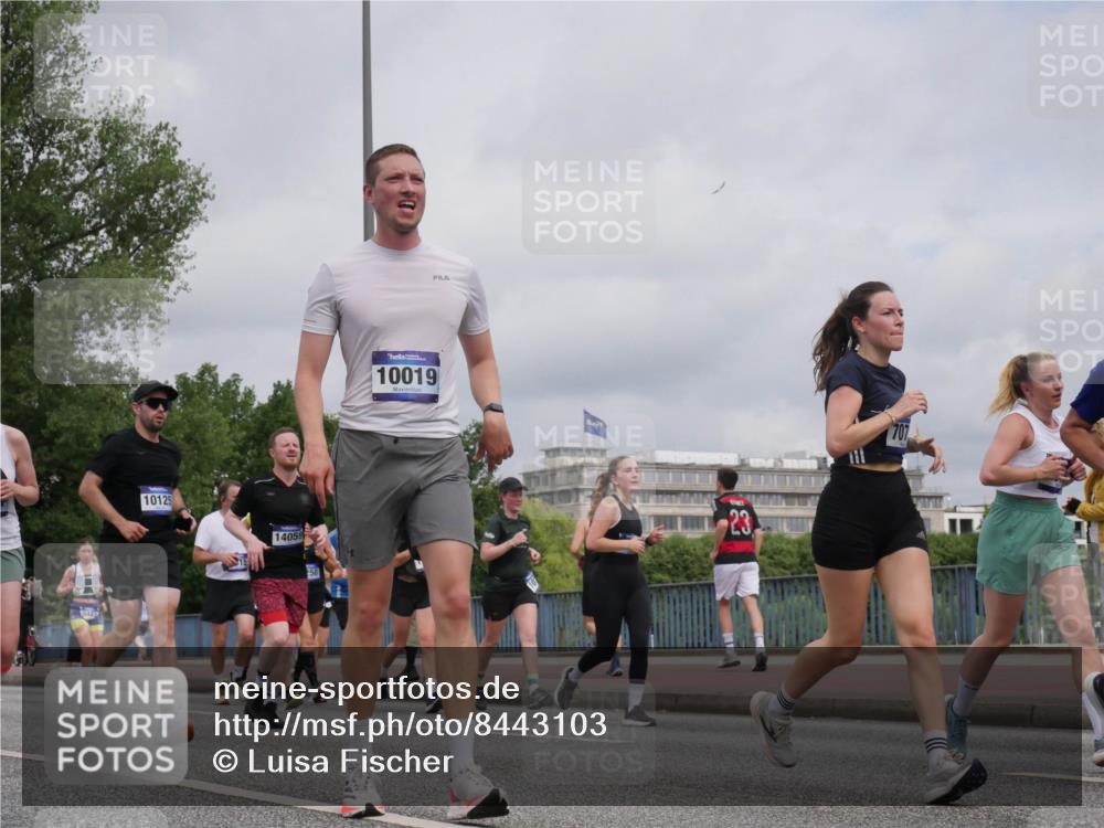 29.06.2025 - hella hamburg halbmarathon Luisa Fischer http://msf.ph/oto/8443103 29.06.2025 10:24:54 Kennedybrücke 10125, 14059, 10019, 23, 1072, 1191, 1250, 1958, 2315, 2353, 2529, 2815, 2841, 3606, 3770, 3826, 4046, 5122, 5412, 5641, 5759, 6103, 7075, 7672, 8959, 9326, 9369, 9483, 9532, 10019, 10125, 10787 meine-sportfotos.de
