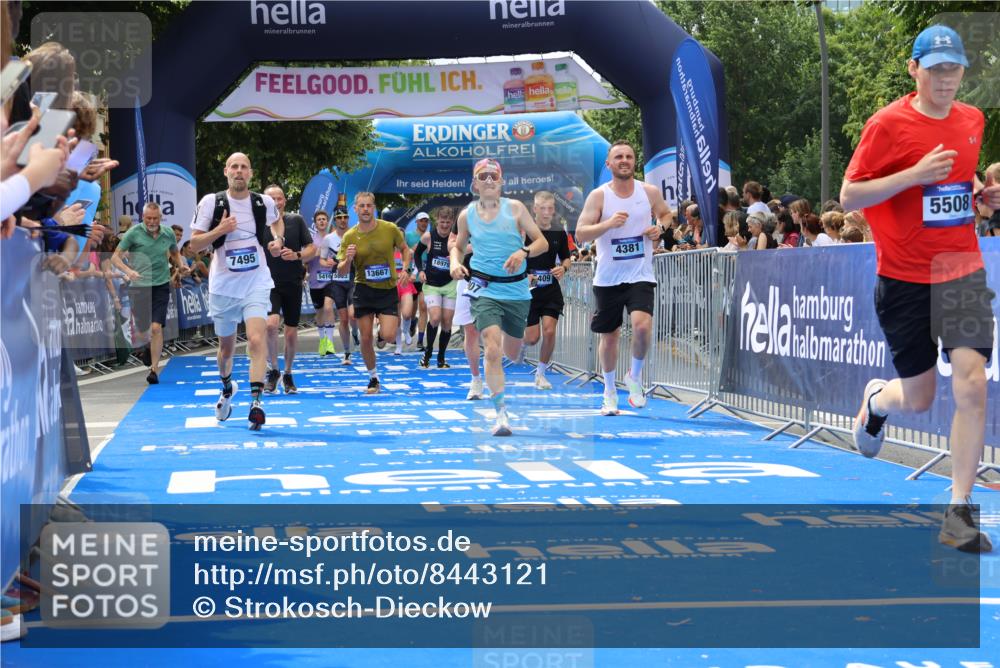 29.06.2025 - hella hamburg halbmarathon Strokosch-Dieckow http://msf.ph/oto/8443121 29.06.2025 10:40:08 Ziel 2826, 3547, 4381, 5007, 5050, 5409, 5410, 5508, 5803, 5916, 6080, 7495, 8465, 8933, 10968, 11731, 12091, 12704, 13514, 13667, 14699, 15424, 17973, 18614, 18979 meine-sportfotos.de
