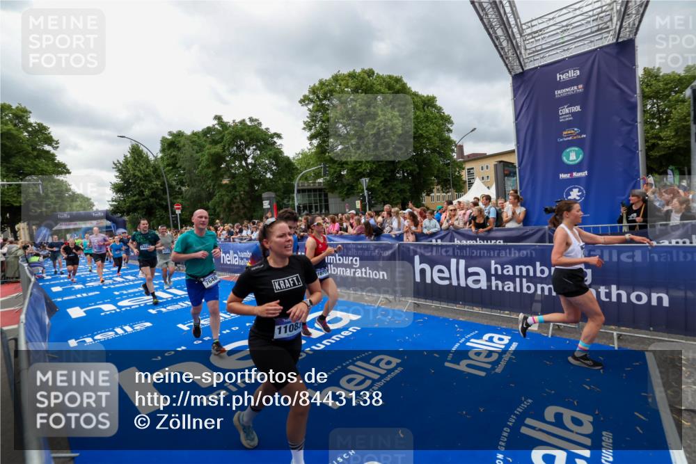 29.06.2025 - hella hamburg halbmarathon Zöllner http://msf.ph/oto/8443138 29.06.2025 10:56:48 Ziel 2378, 3836, 4152, 7646, 8825, 8996, 9488, 11083, 11870, 13816, 14369, 14461, 15134, 15431, 15712, 16008, 16009, 16043, 16121, 17133, 18634 meine-sportfotos.de