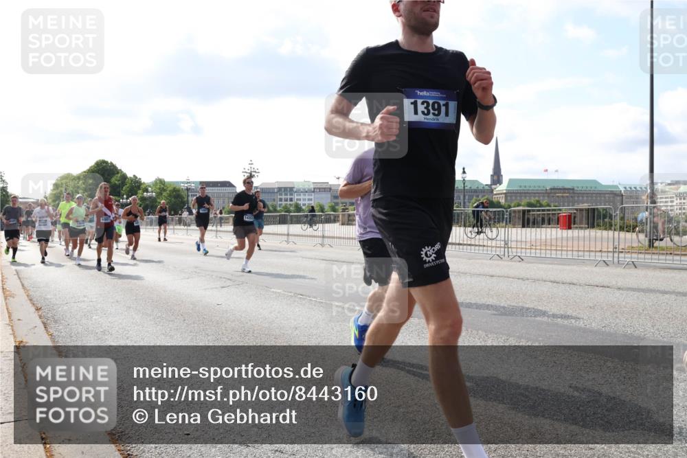 29.06.2025 - hella hamburg halbmarathon Lena Gebhardt http://msf.ph/oto/8443160 29.06.2025 09:53:08 Lombardsbrücke 14351, 1391, 1012, 1070, 1163, 1176, 1391, 1415, 1466, 1558, 1613, 1735, 1750, 1759, 1782, 2048, 2189, 2213, 2233, 2234, 2590, 2788, 2970, 3021, 3098, 3109, 3124, 3304, 3907, 3917, 3928, 4080, 4091, 4277, 4497, 4553, 4691, 4933, 4981, 4997, 5007, 5022, 5132, 5476, 5477, 5623, 5624, 5682, 6081, 6152, 6203, 6460, 6712, 6716, 7005, 7093, 7147, 7191, 7204, 7322, 7325, 7450, 7451, 7599, 7765, 7843, 8063, 8145, 8467, 8664, 9126 meine-sportfotos.de