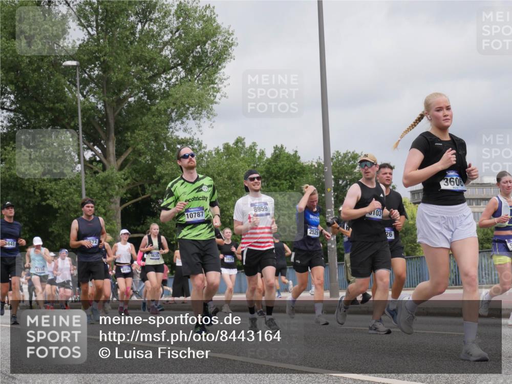 29.06.2025 - hella hamburg halbmarathon Luisa Fischer http://msf.ph/oto/8443164 29.06.2025 10:24:58 Kennedybrücke 5641, 1158, 72, 8896, 10787, 9635, 3825, 8959, 103, 2529, 26, 3606, 1072, 1158, 1191, 1250, 1668, 1958, 2529, 2815, 2841, 3606, 3825, 3826, 4046, 5412, 5641, 5759, 6103, 7672, 8860, 8896, 8959, 9002, 9326, 9483, 9635, 10019, 10125, 10787 meine-sportfotos.de