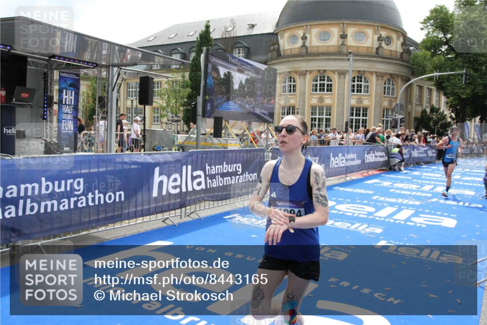 29.06.2025 - hella hamburg halbmarathon Michael Strokosch http://msf.ph/oto/8443165 29.06.2025 10:25:20 Ziel 11994, 14113, 16484 meine-sportfotos.de