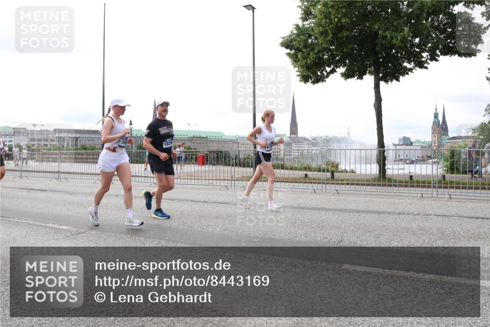 29.06.2025 - hella hamburg halbmarathon Lena Gebhardt http://msf.ph/oto/8443169 29.06.2025 10:29:40 Lombardsbrücke 1829, 1063, 1230, 1661, 1694, 2302, 2699, 3179, 3311, 3524, 4349, 4373, 4395, 4580, 5350, 6285, 6725, 7449, 7517, 7832, 8388, 8812, 8941, 9095, 9714, 9937, 10198, 10322, 10641, 10808, 10996, 11249, 11269, 11376, 11444, 11634, 11792, 11803, 11989, 12086, 12216, 12227, 12305, 12958, 13031, 13090, 13382, 13810, 14644, 15266, 16306, 16659, 16662, 16673, 16676, 17496, 17529, 17945, 18298, 18299, 18385, 18414 meine-sportfotos.de