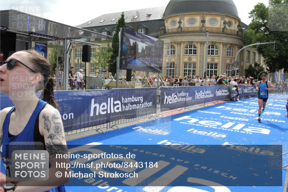 29.06.2025 - hella hamburg halbmarathon Michael Strokosch http://msf.ph/oto/8443184 29.06.2025 10:25:20 Ziel 11994, 14113, 16484 meine-sportfotos.de