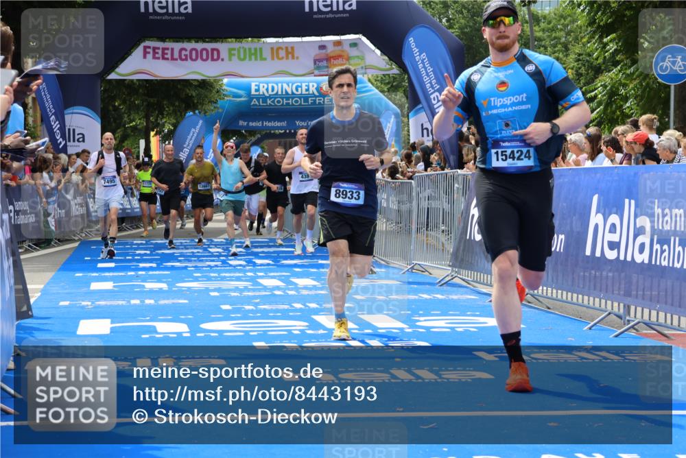 29.06.2025 - hella hamburg halbmarathon Strokosch-Dieckow http://msf.ph/oto/8443193 29.06.2025 10:40:06 Ziel 2826, 3547, 4381, 5007, 5050, 5409, 5410, 5508, 5916, 6080, 7495, 8465, 8933, 10968, 11731, 12091, 12704, 13514, 13667, 15424, 17973, 18979 meine-sportfotos.de