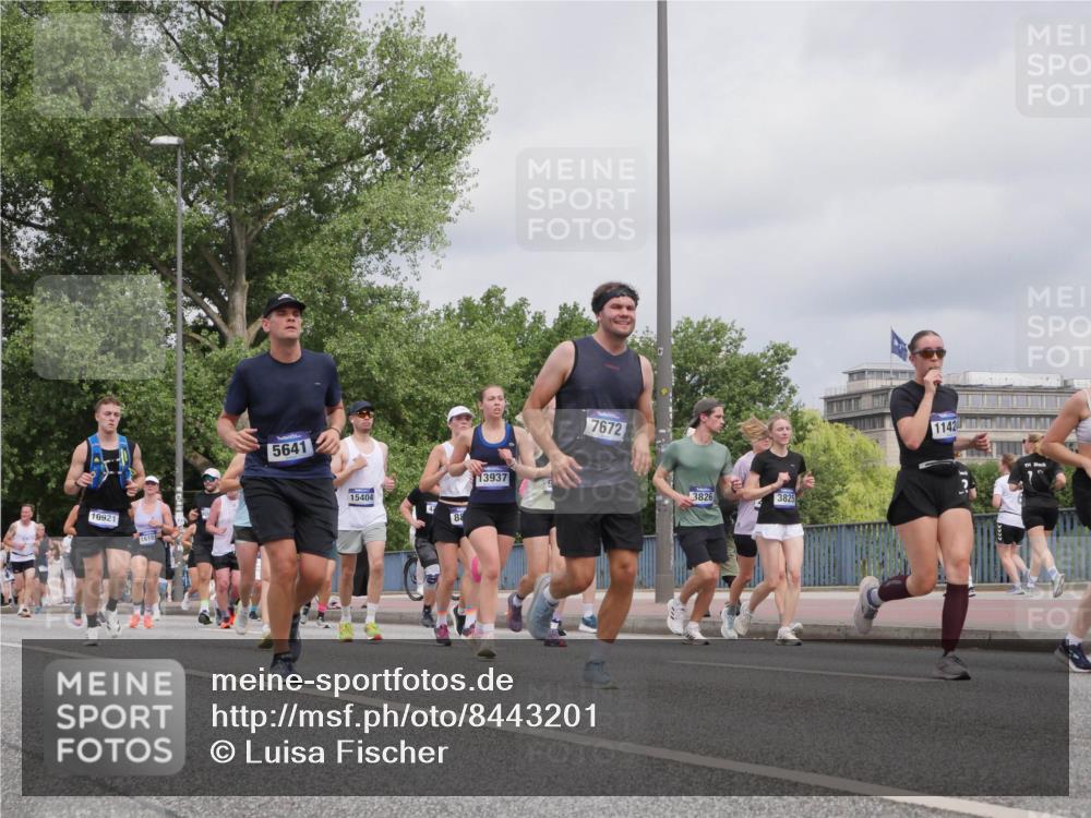 29.06.2025 - hella hamburg halbmarathon Luisa Fischer http://msf.ph/oto/8443201 29.06.2025 10:25:01 Kennedybrücke 10921, 1616, 5641, 15404, 88, 13937, 7672, 3826, 3825, 1142, 1072, 1158, 1191, 1250, 1668, 1958, 2529, 2815, 2841, 3606, 3825, 3826, 4046, 4289, 5412, 5641, 6103, 7375, 7612, 7672, 8860, 8896, 8959, 9002, 9062, 9326, 9483, 9635, 10787 meine-sportfotos.de