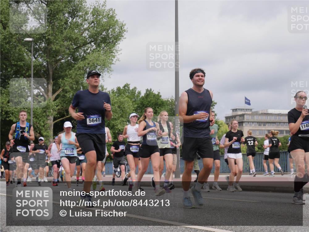 29.06.2025 - hella hamburg halbmarathon Luisa Fischer http://msf.ph/oto/8443213 29.06.2025 10:25:01 Kennedybrücke 10921, 9002, 1158, 1843, 5641, 4289, 8896, 13937, 9635, 826, 3825, 22, 1142, 1072, 1158, 1191, 1250, 1668, 1958, 2529, 2815, 2841, 3606, 3825, 3826, 4046, 4289, 5412, 5641, 6103, 7375, 7612, 7672, 8860, 8896, 8959, 9002, 9062, 9326, 9483, 9635, 10787 meine-sportfotos.de