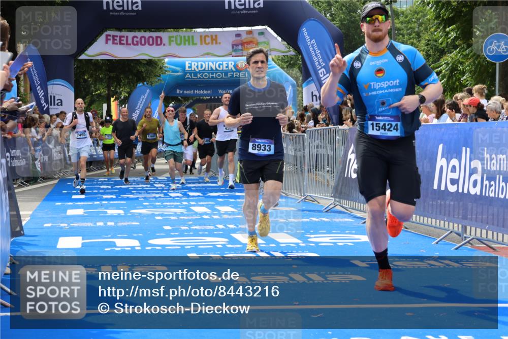 29.06.2025 - hella hamburg halbmarathon Strokosch-Dieckow http://msf.ph/oto/8443216 29.06.2025 10:40:06 Ziel 2826, 3547, 4381, 5007, 5050, 5409, 5410, 5508, 5916, 6080, 7495, 8465, 8933, 10968, 11731, 12091, 12704, 13514, 13667, 15424, 17973, 18979 meine-sportfotos.de