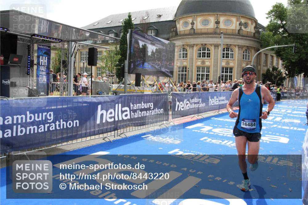 29.06.2025 - hella hamburg halbmarathon Michael Strokosch http://msf.ph/oto/8443220 29.06.2025 10:25:22 Ziel 12067, 16484 meine-sportfotos.de