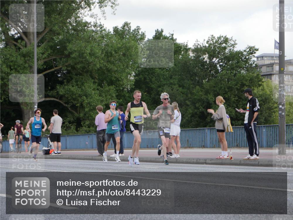 29.06.2025 - hella hamburg halbmarathon Luisa Fischer http://msf.ph/oto/8443229 29.06.2025 09:44:15 Kennedybrücke 18569, 18124, 10485, 2604, 2604, 10485 meine-sportfotos.de