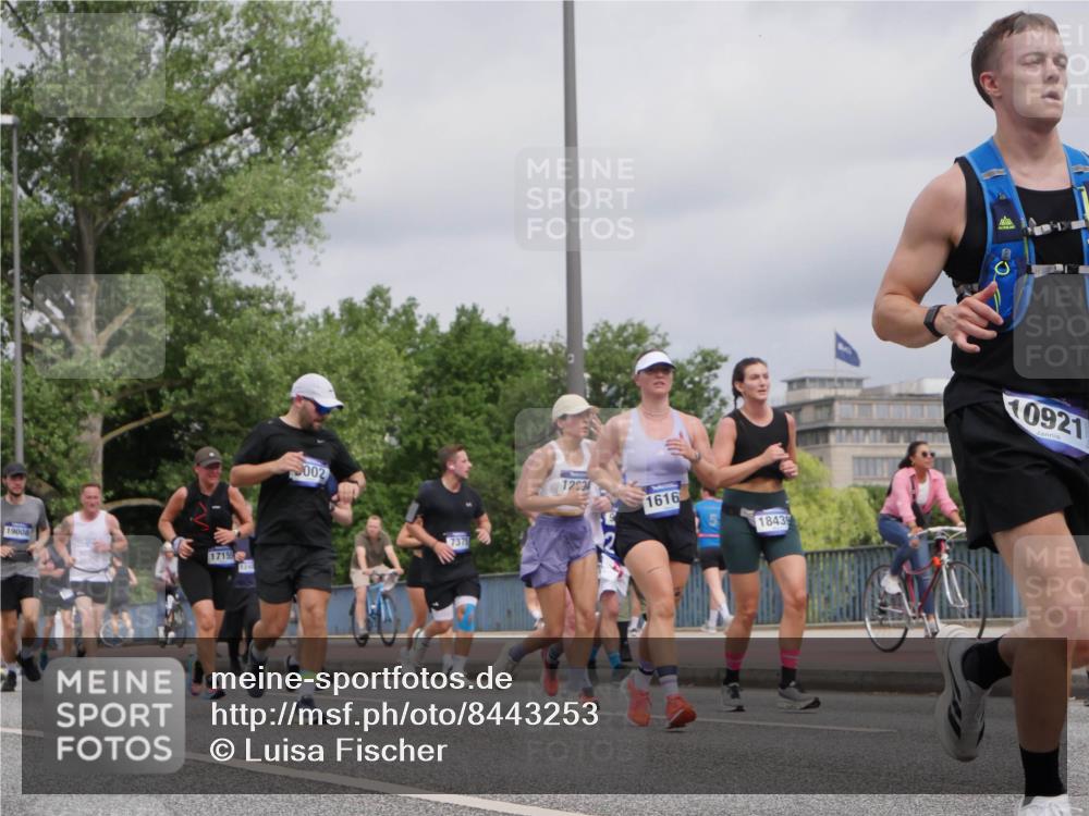 29.06.2025 - hella hamburg halbmarathon Luisa Fischer http://msf.ph/oto/8443253 29.06.2025 10:25:06 Kennedybrücke 19008, 17159, 002, 7379, 12934, 1616, 18439, 10921, 1158, 1269, 1668, 2009, 3825, 3826, 4046, 4289, 5641, 7375, 7612, 7672, 8431, 8860, 8896, 9002, 9062, 9327, 9635, 9788 meine-sportfotos.de