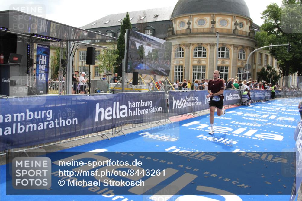 29.06.2025 - hella hamburg halbmarathon Michael Strokosch http://msf.ph/oto/8443261 29.06.2025 10:25:27 Ziel 12067 meine-sportfotos.de