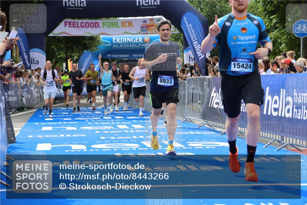 29.06.2025 - hella hamburg halbmarathon Strokosch-Dieckow http://msf.ph/oto/8443266 29.06.2025 10:40:06 Ziel 2826, 3547, 4381, 5007, 5050, 5409, 5410, 5508, 5916, 6080, 7495, 8465, 8933, 10968, 11731, 12091, 12704, 13514, 13667, 15424, 17973, 18979 meine-sportfotos.de