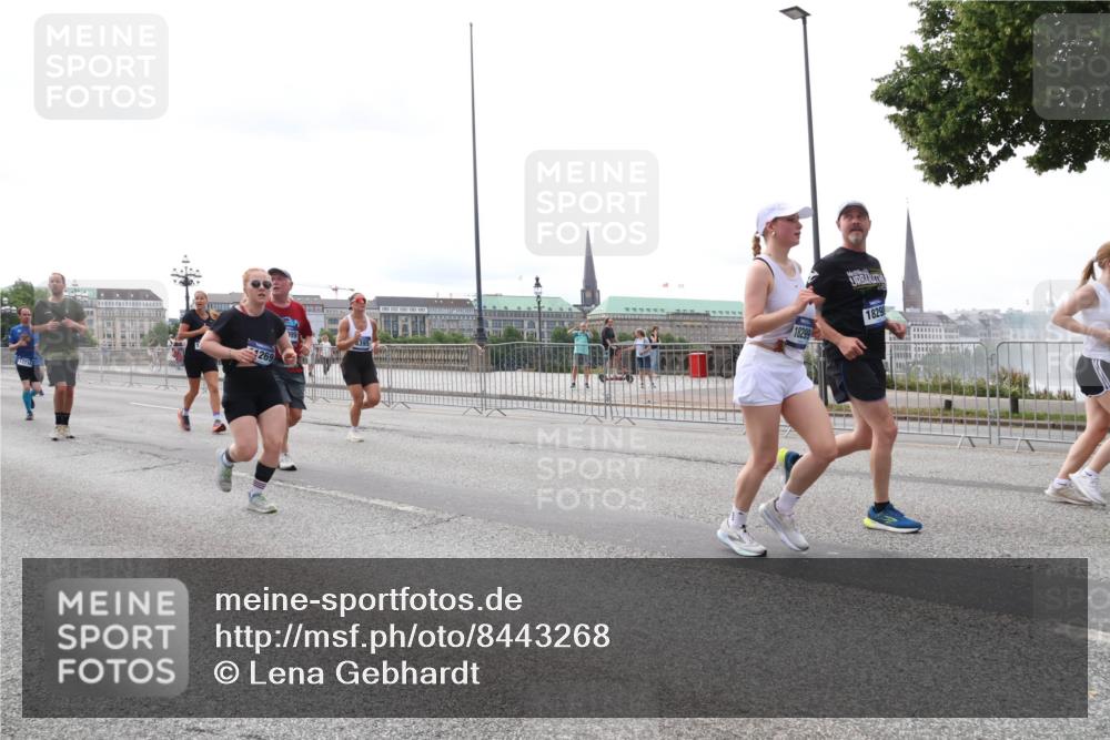 29.06.2025 - hella hamburg halbmarathon Lena Gebhardt http://msf.ph/oto/8443268 29.06.2025 10:29:41 Lombardsbrücke 12218, 1269, 1829, 1063, 1230, 1661, 1694, 2302, 2699, 3179, 3311, 3524, 4349, 4373, 4395, 4580, 5350, 6285, 6725, 7449, 7517, 7832, 8388, 8812, 8941, 9095, 9714, 9937, 10322, 10641, 10808, 10996, 11249, 11269, 11376, 11444, 11634, 11792, 11803, 11989, 12086, 12216, 12227, 12305, 12537, 12958, 13031, 13382, 13810, 14644, 15266, 16306, 16659, 16662, 16673, 16676, 17496, 17529, 17945, 18298, 18299, 18385, 18414 meine-sportfotos.de