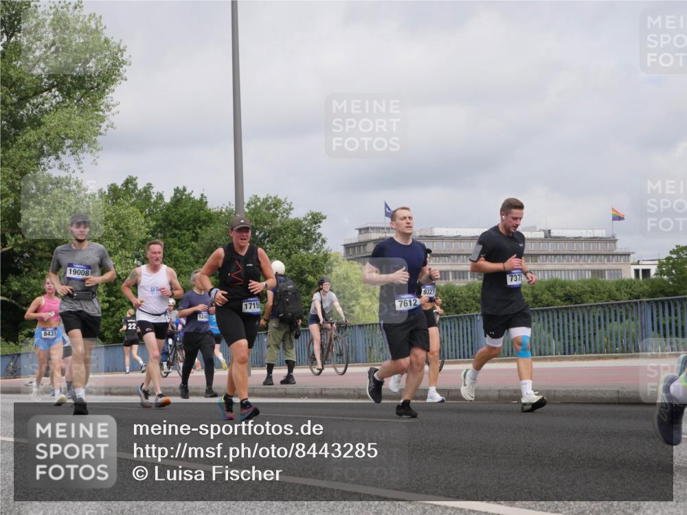 29.06.2025 - hella hamburg halbmarathon Luisa Fischer http://msf.ph/oto/8443285 29.06.2025 10:25:08 Kennedybrücke 19008, 22, 8431, 12400, 1715, 7612, 9327, 7379, 1158, 1269, 1668, 2009, 3825, 4289, 4375, 7375, 7612, 8431, 8860, 8896, 9002, 9062, 9327, 9635, 9788, 10167 meine-sportfotos.de