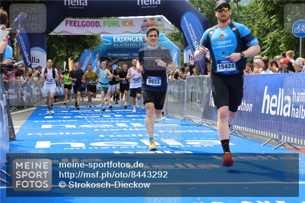 29.06.2025 - hella hamburg halbmarathon Strokosch-Dieckow http://msf.ph/oto/8443292 29.06.2025 10:40:06 Ziel 2826, 3547, 4381, 5007, 5050, 5409, 5410, 5508, 5916, 6080, 7495, 8465, 8933, 10968, 11731, 12091, 12704, 13514, 13667, 15424, 17973, 18979 meine-sportfotos.de