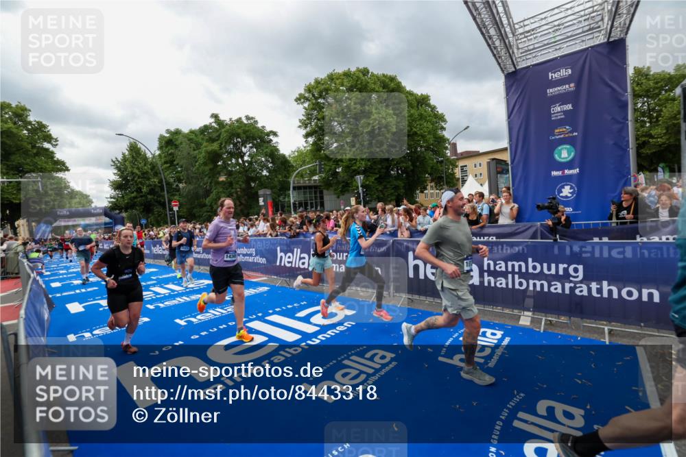 29.06.2025 - hella hamburg halbmarathon Zöllner http://msf.ph/oto/8443318 29.06.2025 10:56:50 Ziel 2378, 3836, 8825, 8996, 13816, 14369, 14461, 15134, 15431, 15712, 16008, 16009, 16043, 16121, 16679, 17133, 18634 meine-sportfotos.de