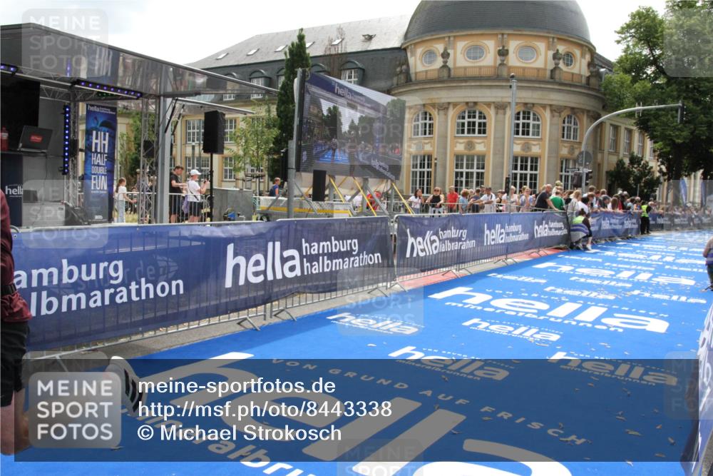 29.06.2025 - hella hamburg halbmarathon Michael Strokosch http://msf.ph/oto/8443338 29.06.2025 10:25:28 Ziel 12067 meine-sportfotos.de