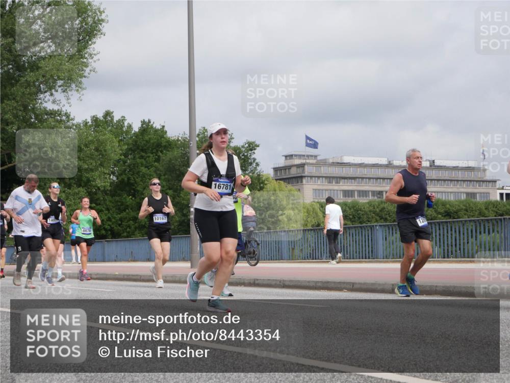 29.06.2025 - hella hamburg halbmarathon Luisa Fischer http://msf.ph/oto/8443354 29.06.2025 10:25:14 Kennedybrücke 140, 6676, 10167, 16781, 128, 1269, 1294, 1963, 2009, 2063, 2919, 3172, 4375, 4376, 6676, 7375, 8431, 8884, 8954, 9327, 9788, 10167 meine-sportfotos.de