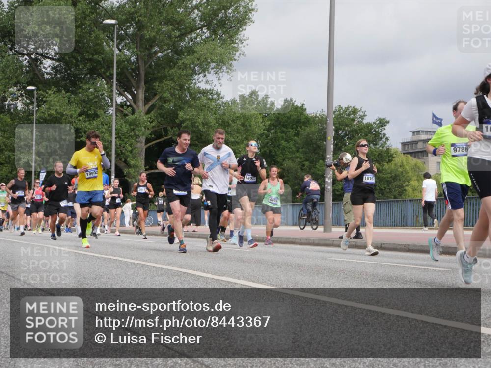 29.06.2025 - hella hamburg halbmarathon Luisa Fischer http://msf.ph/oto/8443367 29.06.2025 10:25:15 Kennedybrücke 14525, 3172, 10902, 2919, 22, 14055, 6676, 1016, 9788, 10, 1269, 1294, 1963, 2009, 2063, 2919, 3172, 4375, 4376, 6676, 8431, 8884, 8954, 9327, 9788, 10167 meine-sportfotos.de