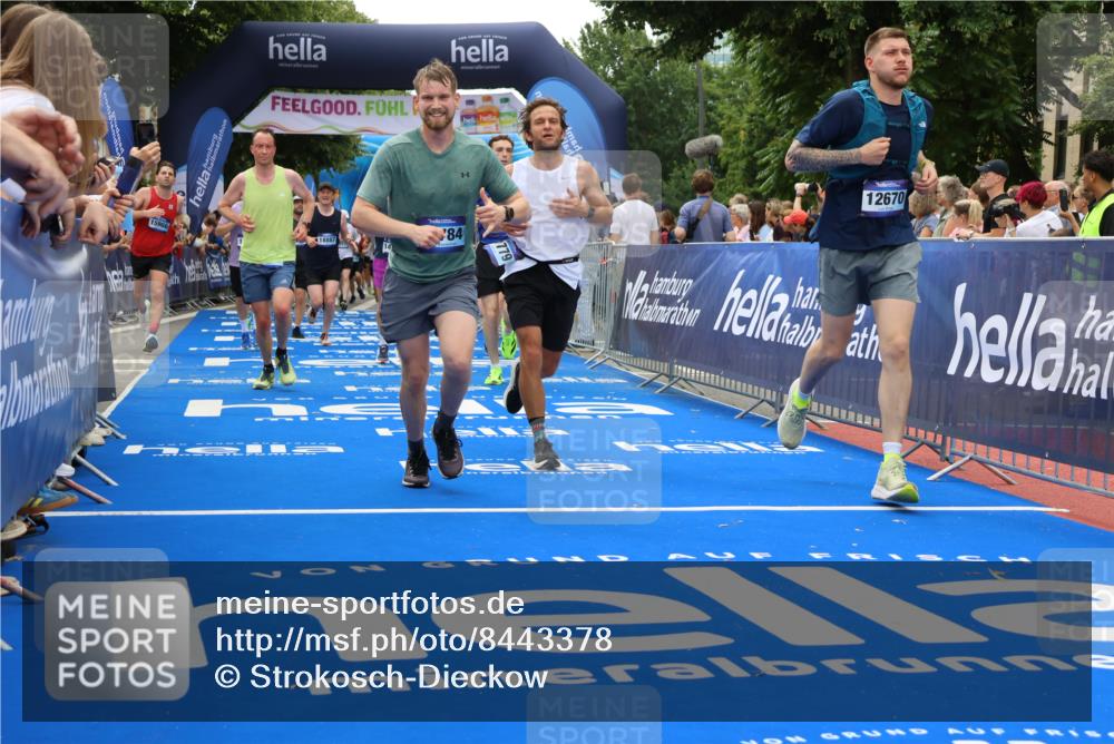 29.06.2025 - hella hamburg halbmarathon Strokosch-Dieckow http://msf.ph/oto/8443378 29.06.2025 10:49:23 Ziel 1342, 1476, 2878, 4183, 4185, 6158, 8437, 8689, 8813, 10053, 10189, 11339, 11779, 11819, 12094, 12670, 13269, 14526, 14838, 15422, 15784, 15894, 15966, 16891, 18476, 18887, 18960 meine-sportfotos.de