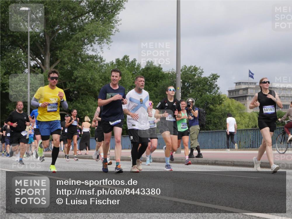 29.06.2025 - hella hamburg halbmarathon Luisa Fischer http://msf.ph/oto/8443380 29.06.2025 10:25:16 Kennedybrücke 1323, 10902, 2919, 19, 9099, 14055, 6676, 10167, 1269, 1294, 1963, 2009, 2063, 2919, 3172, 4375, 4376, 6676, 8431, 8884, 8954, 9327, 9788, 9807, 10167 meine-sportfotos.de