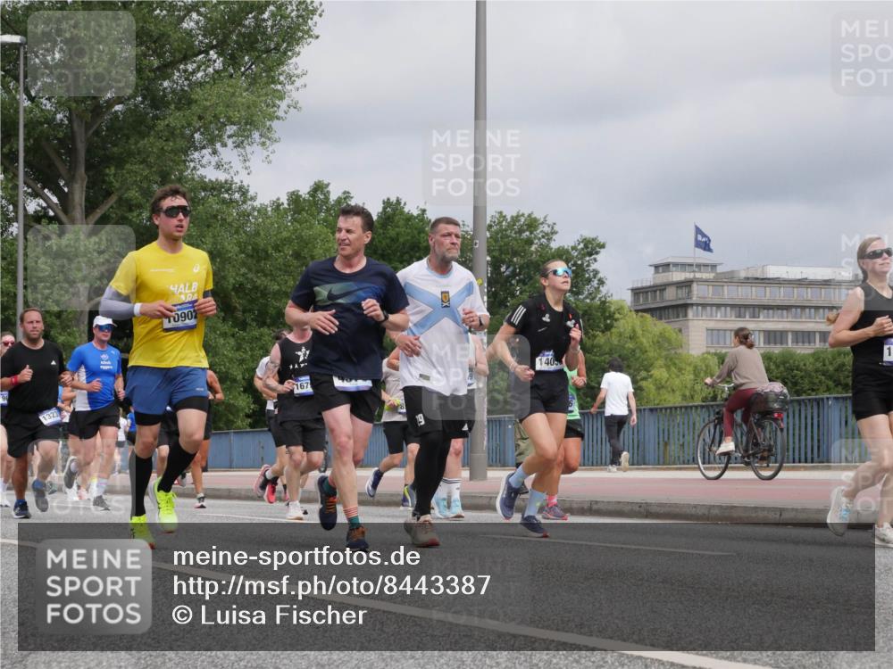 29.06.2025 - hella hamburg halbmarathon Luisa Fischer http://msf.ph/oto/8443387 29.06.2025 10:25:16 Kennedybrücke 96, 1323, 0902, 1405, 167, 1269, 1294, 1963, 2009, 2063, 2919, 3172, 4375, 4376, 6676, 8431, 8884, 8954, 9327, 9788, 9807, 10167 meine-sportfotos.de