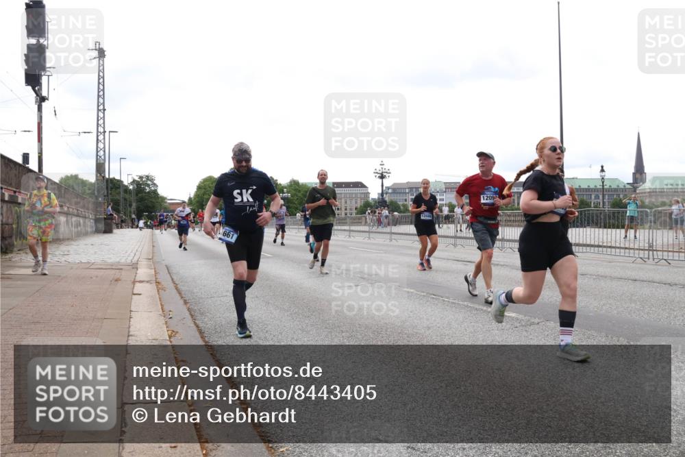 29.06.2025 - hella hamburg halbmarathon Lena Gebhardt http://msf.ph/oto/8443405 29.06.2025 10:29:41 Lombardsbrücke 1661, 12093, 1063, 1230, 1661, 1694, 2302, 2699, 3179, 3311, 3524, 4349, 4373, 4395, 4580, 5350, 6285, 6725, 7449, 7517, 7832, 8388, 8812, 8941, 9095, 9714, 9937, 10322, 10641, 10808, 10996, 11249, 11269, 11376, 11444, 11634, 11792, 11803, 11989, 12086, 12216, 12227, 12305, 12537, 12958, 13031, 13382, 13810, 14644, 15266, 16306, 16659, 16662, 16673, 16676, 17496, 17529, 17945, 18298, 18299, 18385, 18414 meine-sportfotos.de