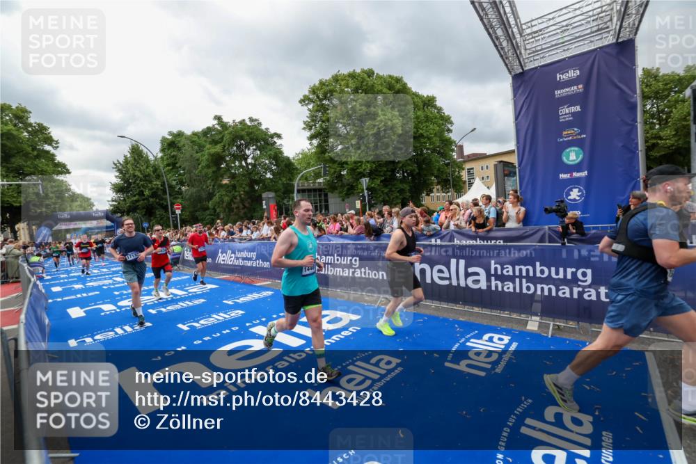 29.06.2025 - hella hamburg halbmarathon Zöllner http://msf.ph/oto/8443428 29.06.2025 10:56:53 Ziel 1955, 2378, 2741, 3836, 5418, 6835, 7716, 8825, 13816, 14461, 15431, 16008, 16009, 16679, 17133 meine-sportfotos.de