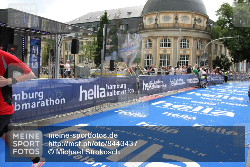 29.06.2025 - hella hamburg halbmarathon Michael Strokosch http://msf.ph/oto/8443437 29.06.2025 10:25:37 Ziel 4338, 13346 meine-sportfotos.de