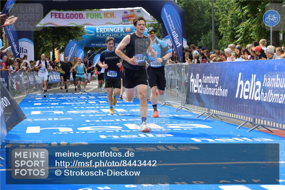 29.06.2025 - hella hamburg halbmarathon Strokosch-Dieckow http://msf.ph/oto/8443442 29.06.2025 10:40:05 Ziel 2826, 3547, 4381, 5007, 5050, 5375, 5409, 5508, 5916, 6080, 7495, 8933, 10968, 11731, 12091, 13514, 13667, 15424, 17973, 18979 meine-sportfotos.de