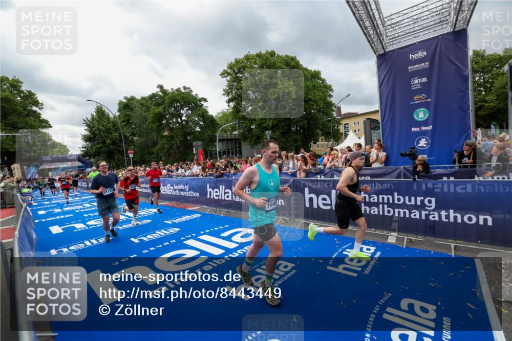 29.06.2025 - hella hamburg halbmarathon Zöllner http://msf.ph/oto/8443449 29.06.2025 10:56:53 Ziel 1955, 2378, 2741, 3836, 5418, 6835, 7716, 8825, 13816, 14461, 15431, 16008, 16009, 16679, 17133 meine-sportfotos.de
